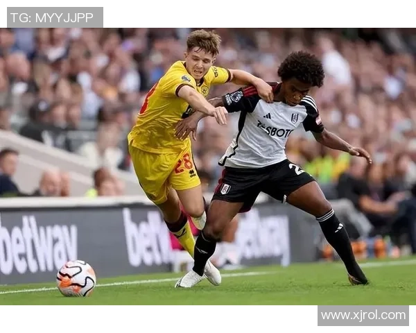 当足球巨星们激情接吻引发场内外热议与球迷情感共鸣 当足球巨星们激情接吻引发场内外热议与球迷情感共鸣