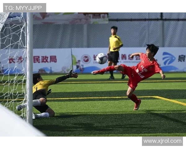 桐乡足球球星盘点 本土人才闪耀绿茵场 展现非凡足球才华