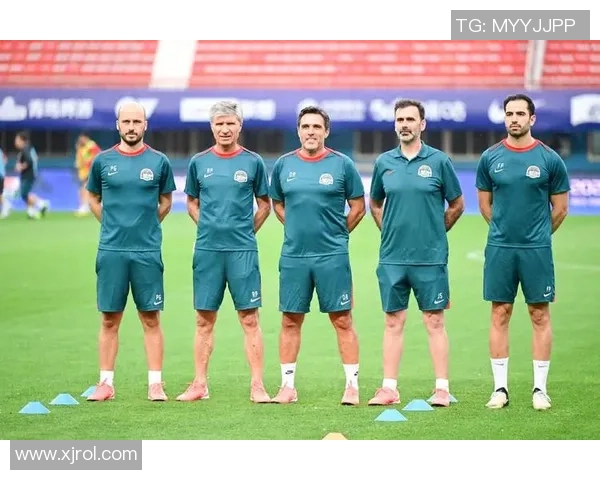 足球俱乐部签下外国球星助力阵容升级打造强大攻防体系